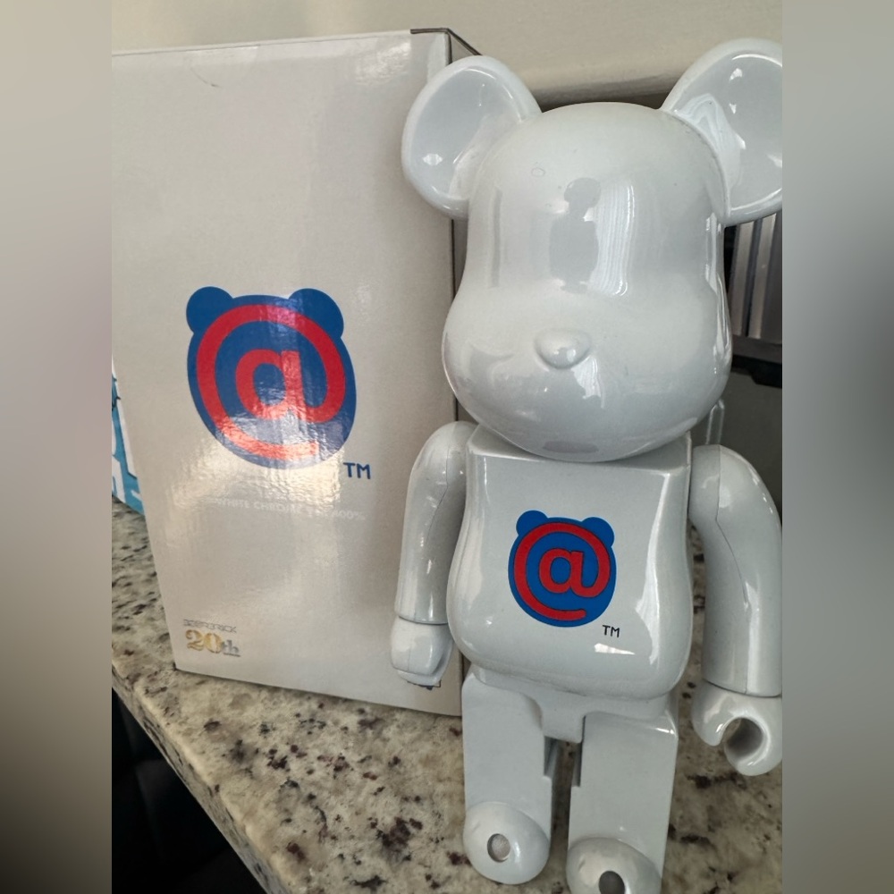 Medicom Toy400% 1st Model White Chrome Be@rbrick